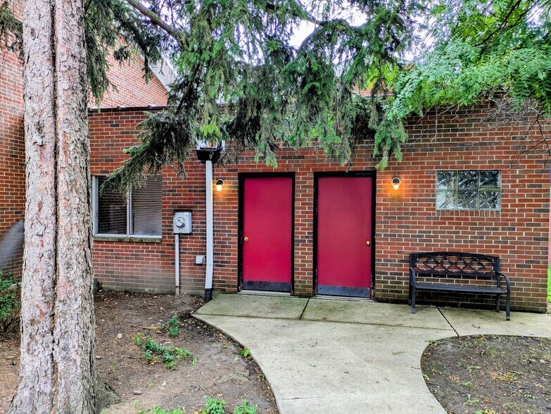 laundry and storage - 1154 Osterman Ave