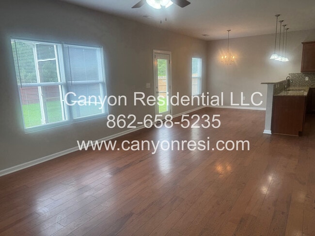 Building Photo - 2521 Spinnaker Dr