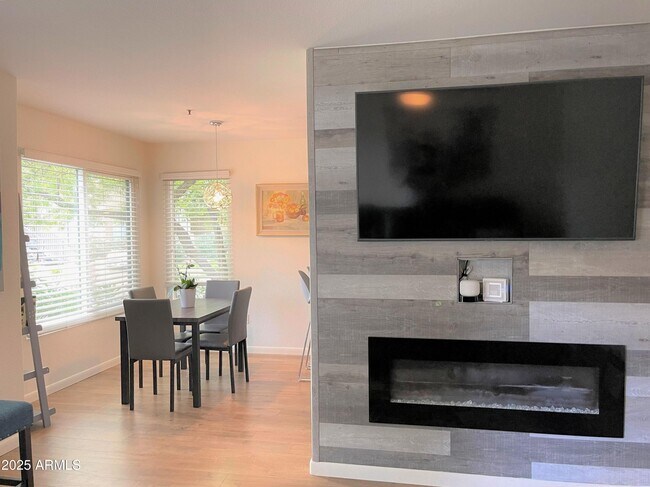 Building Photo - 4925 E Desert Cove Ave