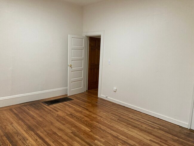 Building Photo - 533 34th St