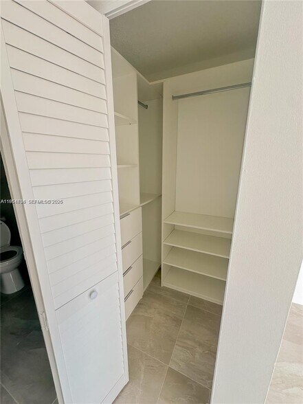 Building Photo - 16546 NE 26th Ave