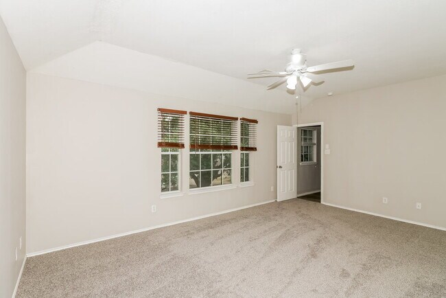 Building Photo - 3923 Rolling Springs Ln