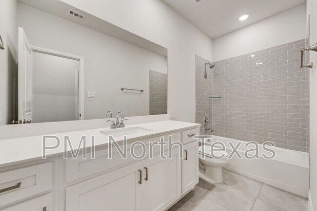 Building Photo - 512 Tartane Dr