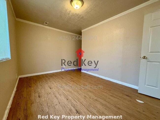 Building Photo - West 880 S Lower Unit Duplex