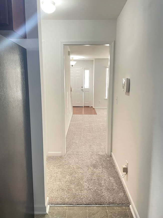 Building Photo - 3215 Lauderdale Ln