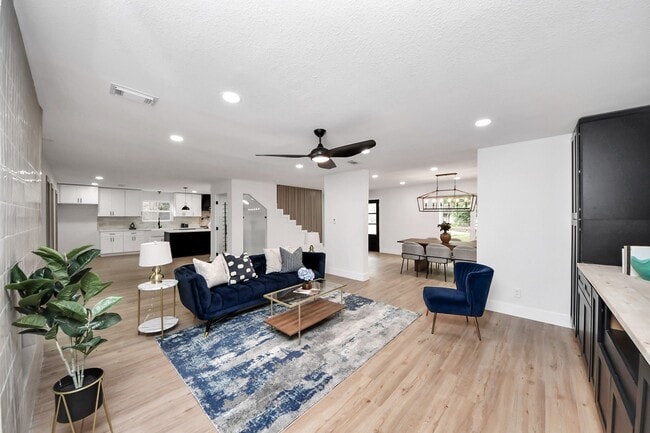 Building Photo - 5614 Oakhaven Ln