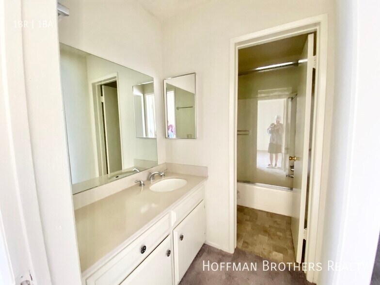 Building Photo - 1711 Corinth Ave