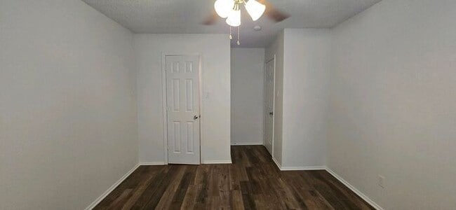 Building Photo - Beautiful 2-Bedroom Duplex in Longview! Co...
