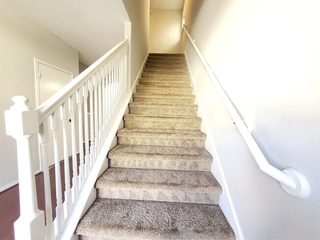 Building Photo - 7415 Hollister Ridge