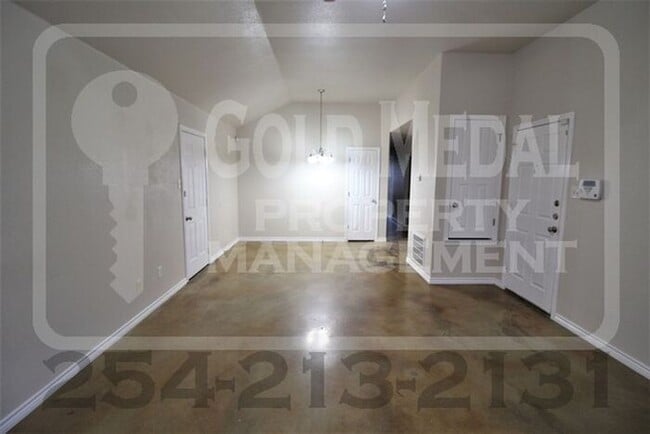 Building Photo - 4003 Cambridge Dr