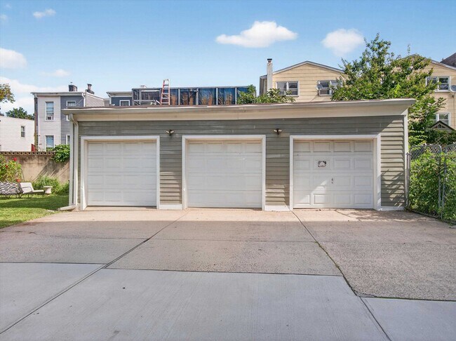 Building Photo - 70 Sherman Pl