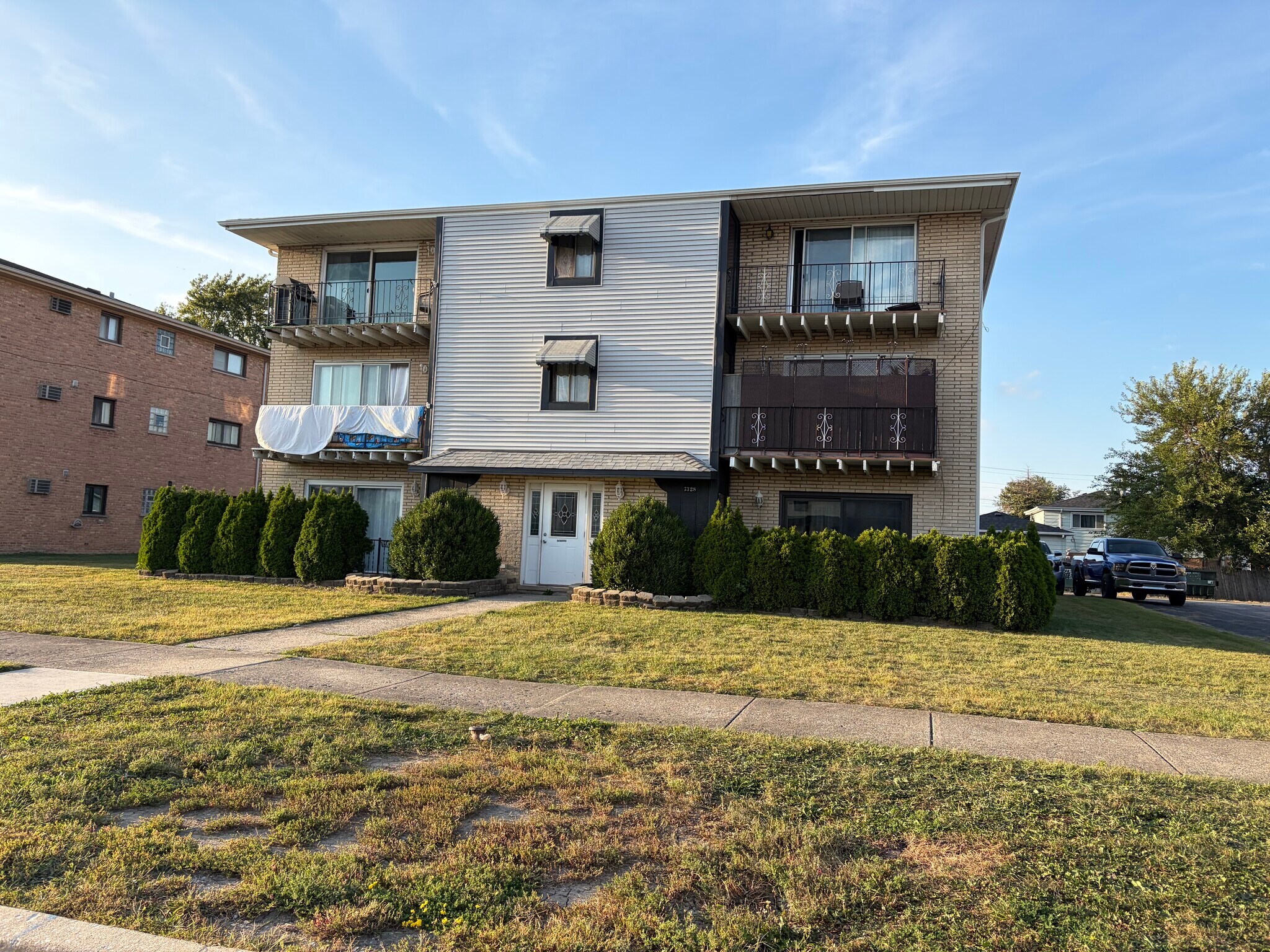 Building Photo - 7328 W 85th Plz