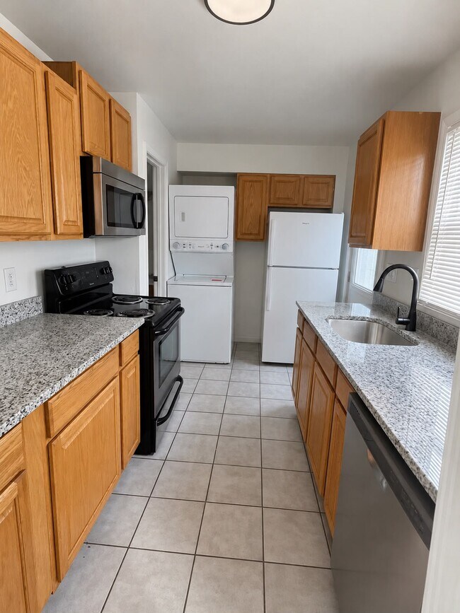Building Photo - W Hill