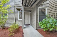 Building Photo - 3Bd/2Ba Issaquah Condo