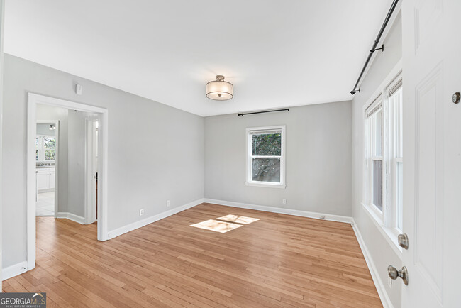 Building Photo - 1194 Spring Valley Ln NE