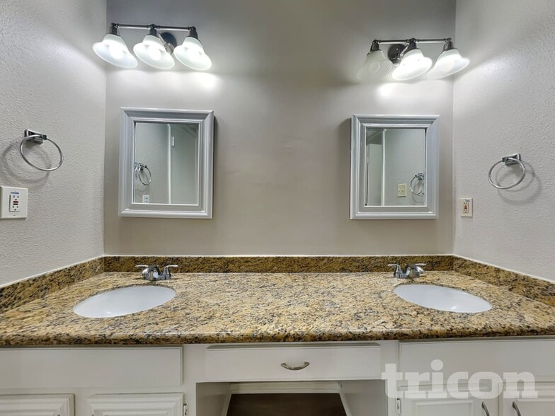 Building Photo - 11118 Nepau Dr