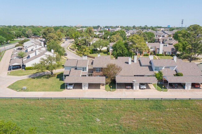Building Photo - 846 Creekside Dr