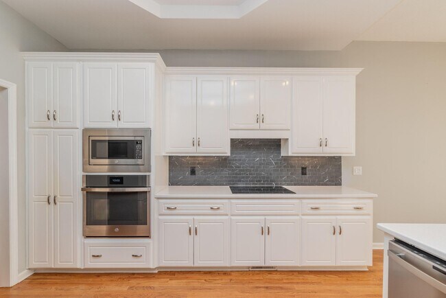 Building Photo - 3169 Glenview Dr