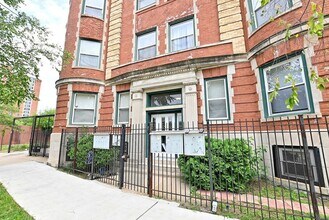 Building Photo - Two Bedroom in Washington Park!