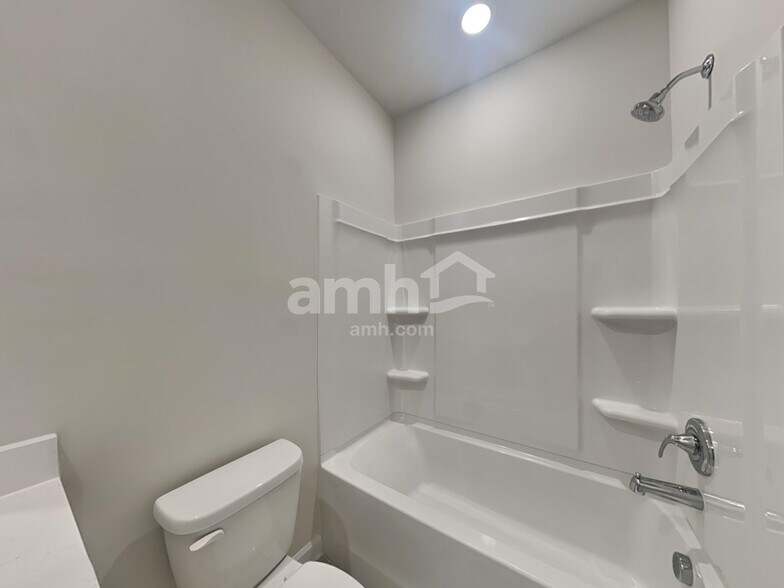 Building Photo - 548 Crowder Pl