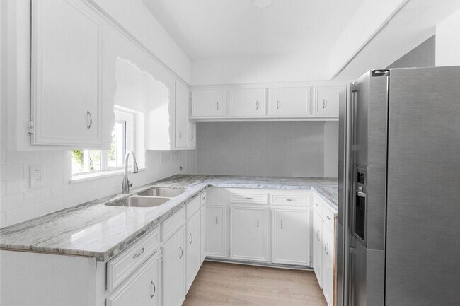 Building Photo - 16016 Green Manor Dr