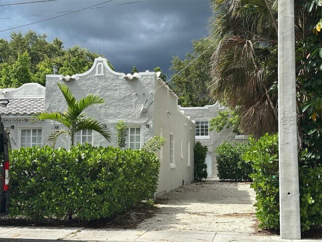 Building Photo - 553 NE 65th St