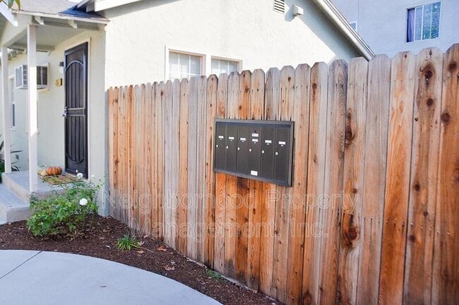 Building Photo - 242 N Glenn Ave