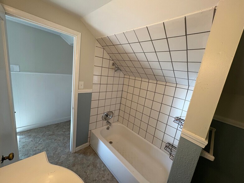 Building Photo - 246 Schwartz Rd