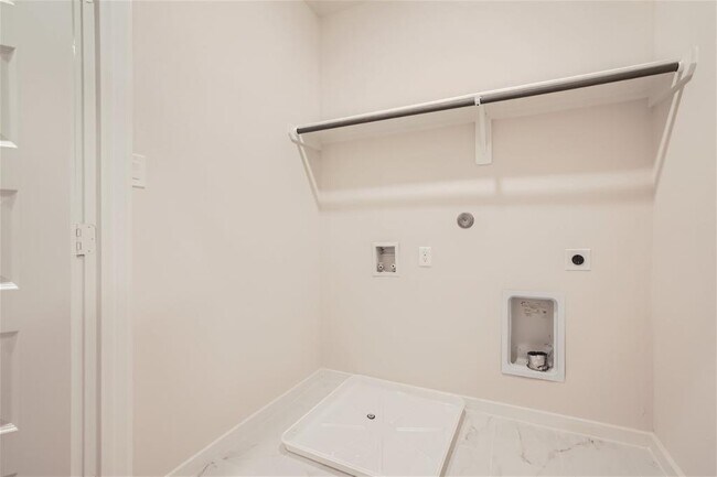 Building Photo - 6407 Pne Hts Dr
