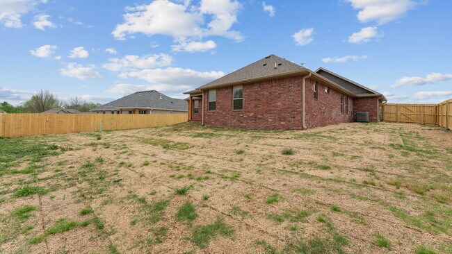 Building Photo - "Lovely 3-Bed Oasis with Granite Touches &...