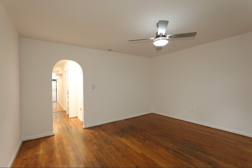 Building Photo - 1305 Orren St NE