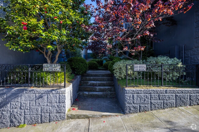 Entrance - 829-833 Union St