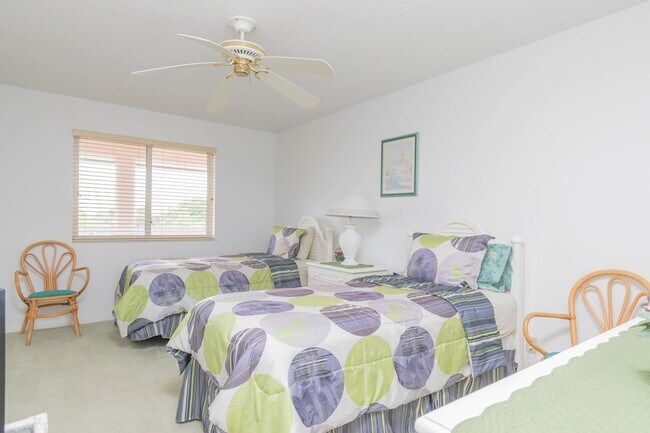 Building Photo - 353 S US Hwy 1