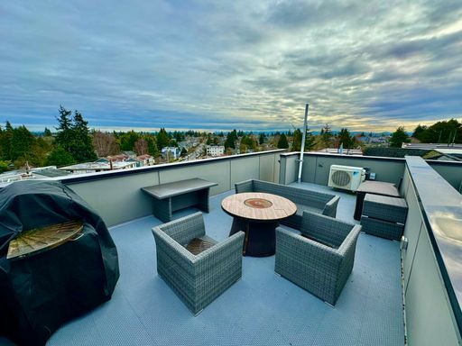 Building Photo - Luxury Sunset Hill Townhome w/ Water View! Available Now!