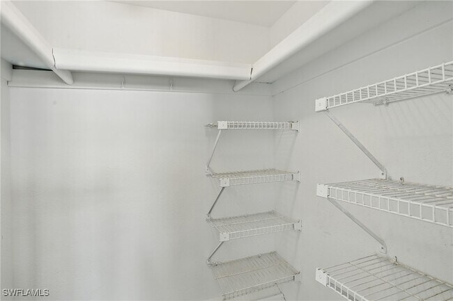 Building Photo - 170 Turtle Lake Ct