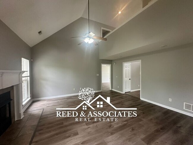 Building Photo - 2-Story Home Located in Quiet Cove!