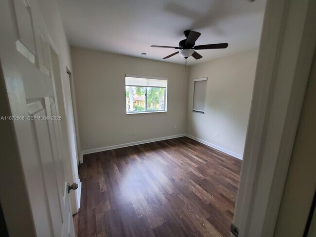 Building Photo - 2531 NE 41st Terrace