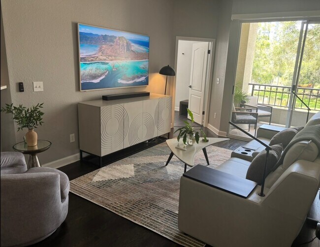 Building Photo - 708 Promenade Pl