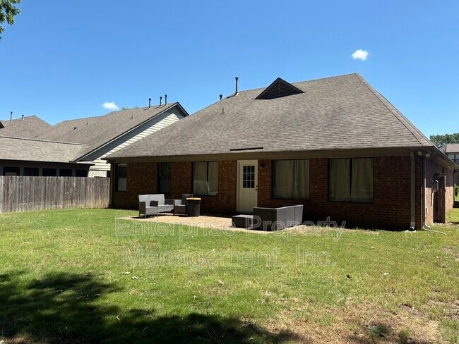 Building Photo - 6153 Lubiani Valley Dr