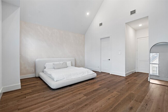 Building Photo - 9011 Wellspring Dr