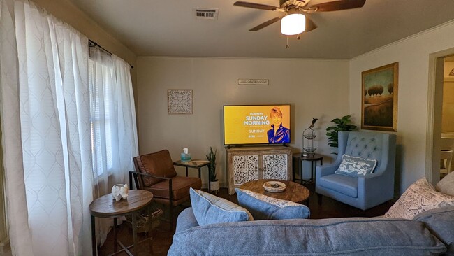 Building Photo - Furnished Corporate 2 Bed 1 Bath 1 Car Gar...