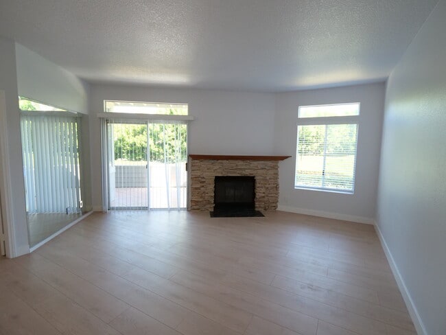 Building Photo - 43 Dover Pl