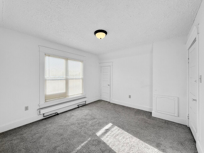 Building Photo - 3 bedroom 1 bathroom home for rent in Lorain
