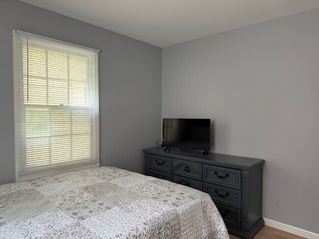 Building Photo - 501 N Dickson St