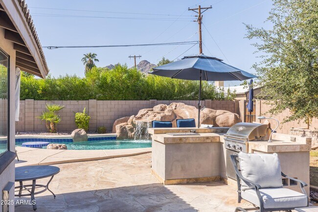 Building Photo - 6924 E Mariposa Dr