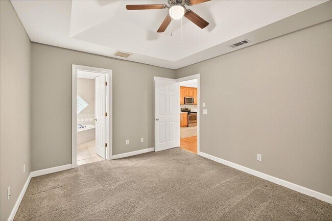 Building Photo - 4 Swift Pass