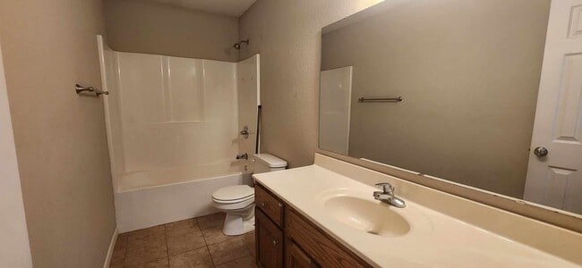 Building Photo - Spacious Home for Rent