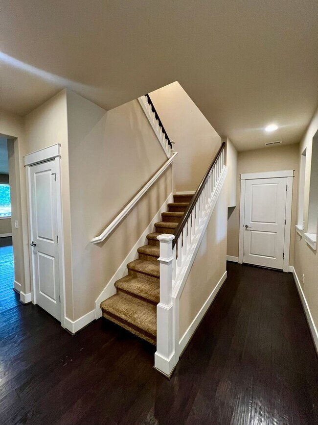 Building Photo - Large 5 Bedroom Home in Tumwater