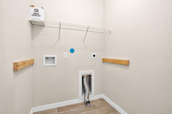 Building Photo - 223 Shoreview Dr