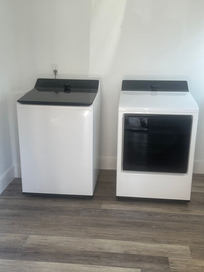 Building Photo - Cute 2BR, 1 Ba cottage in the country - Newly renovated